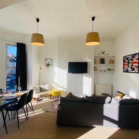 Unique Sea View Apartment Гастингс Экстерьер фото